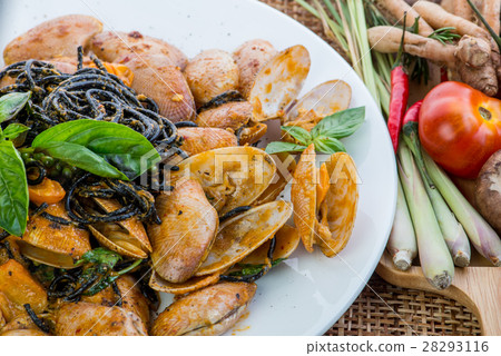 Seafood pasta with clams Black Spaghetti Vongole Seafood pasta with clams Black Spaghetti Vongole 28293116