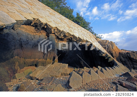 Collapsed masonry (Mukojima, long stick nose) 28293824