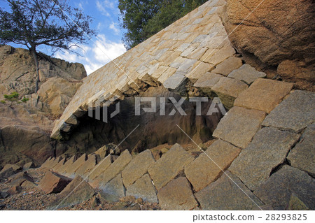 Collapsed masonry (Mukojima, long stick nose) Collapsed masonry (Mukojima, long stick nose) 28293825