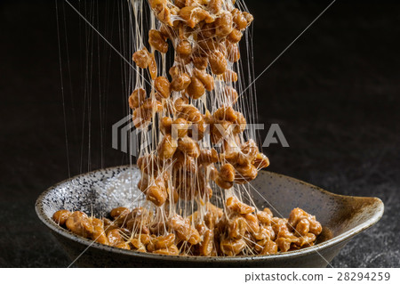 Natto with straw (natto) 28294259