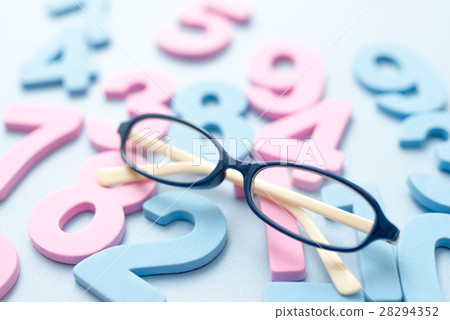 Number and glasses 28294352