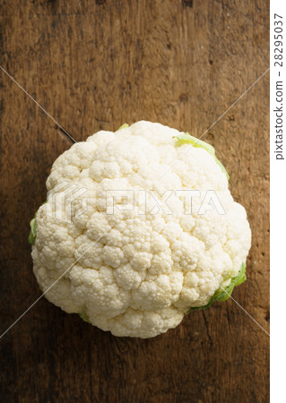 fresh cauliflower 28295037