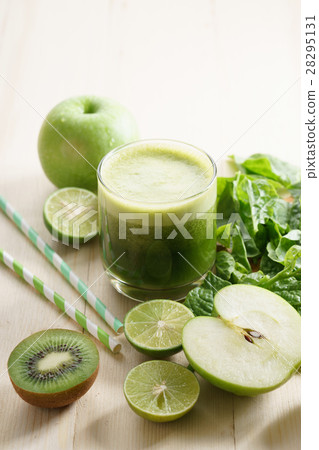 green vegetable juice 28295131