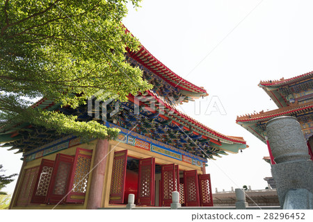 Traditional Chinese style temple 28296452