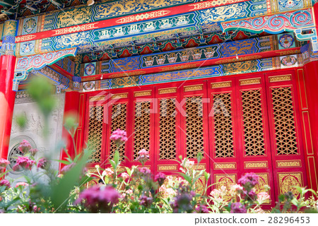 Red door chinese style temple Red door chinese style temple 28296453