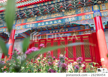 Red door chinese style temple Red door chinese style temple 28296454