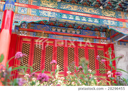 Red door chinese style temple Red door chinese style temple 28296455