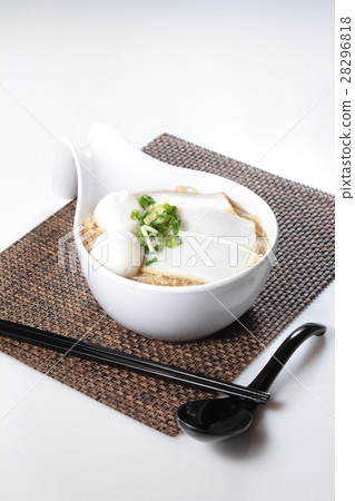 fish ball meat ball noodles 28296818