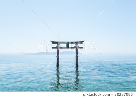 Background of Oki Island Look at Otorii in the lake at Shiraki Shrine 28297096