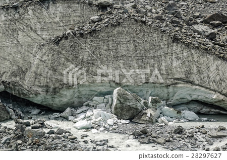 Akkem glacier on Altai Akkem glacier on Altai 28297627