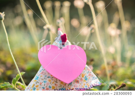 Rooster lovers puppet with heart 28300093