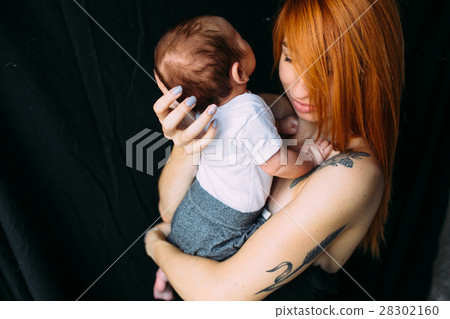 Young mother woman holding her child baby 28302160