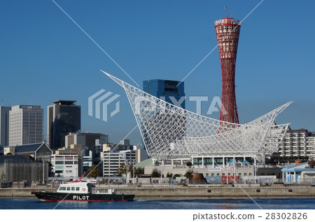 The symbol of Kobe "Kobe Port Tower" and the marine museum: The boat passes through the Kobe port pilot fore 28302826