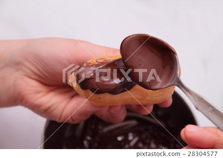 Eclairs or profiterole with chocolate and whipped Eclairs or profiterole with chocolate and whipped 28304577