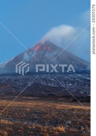Eruption volcano Klyuchevskaya Sopka on Kamchatka Eruption volcano Klyuchevskaya Sopka on Kamchatka 28305578