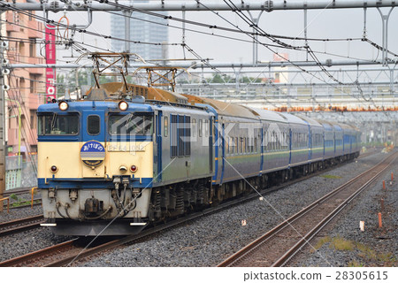 EF64 Blue Train Akebono aiming for Ueno at the terminal station EF64 Blue Train Akebono aiming for Ueno at the terminal station 28305615