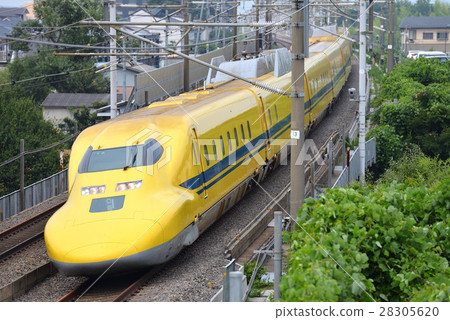 923 series T5 train Doctor Yellow 28305620
