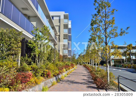 Urban condominium 28305809