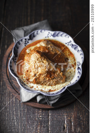 Juicy Butter chicken in a bowl with wavy edges Juicy Butter chicken in a bowl with wavy edges 28310999