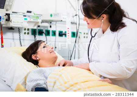 Physician for intensive medicine in hospital  28311344