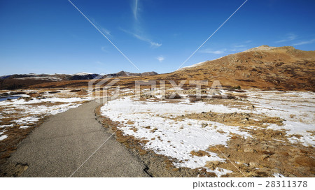 Independence Pass mountain footpath, Colorado. 28311378
