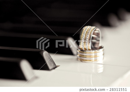 very beautiful wedding rings  28311551