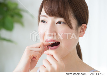 Women in their twenties using dental floss 28313730