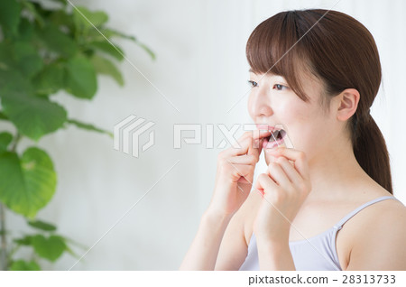 Women in their twenties using dental floss 28313733