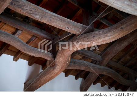 彥根城堡彎曲的梁 28313877
