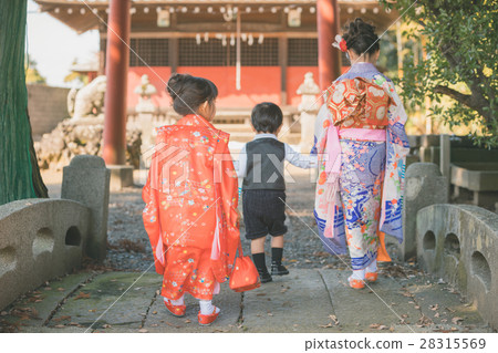 festival day for children of three, five and seven years of age, shrine, older sister and younger brother 28315569