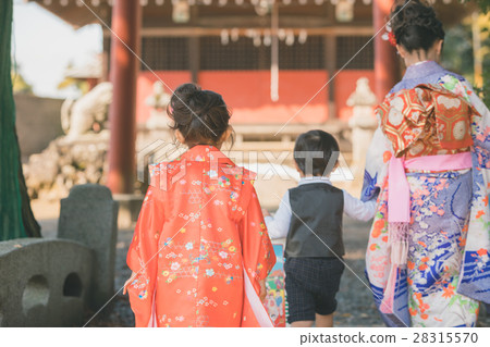 festival day for children of three, five and seven years of age, shrine, older sister and younger brother 28315570