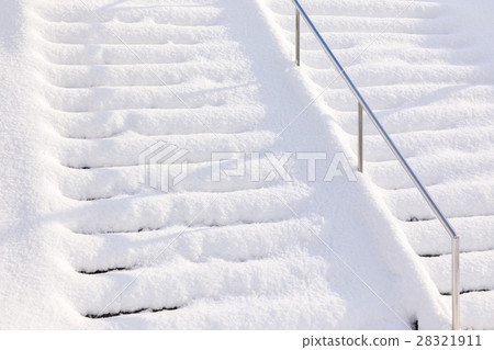 雪堆的樓梯 28321911