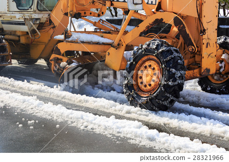 除雪分級機一般道路除雪工作正在進行中 28321966