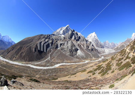 mountain landscape on the way to everest base camp mountain landscape on the way to everest base camp 28322130