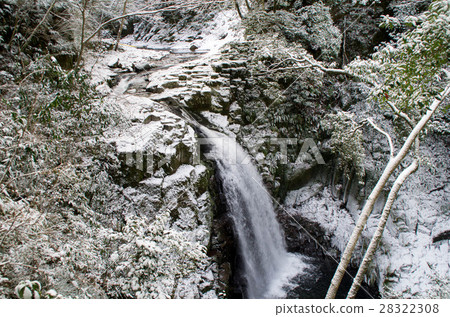 Immovable waterfall Immovable waterfall 28322308
