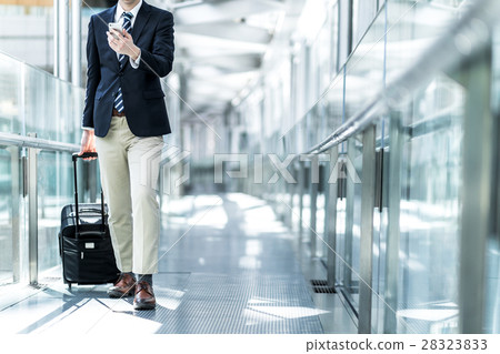 一個人帶著一個帶回來的通道 28323833