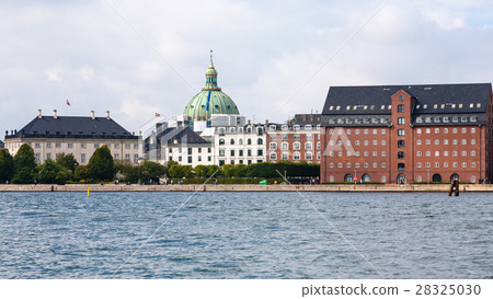waterfront in Copenhagen city in autumn 28325030