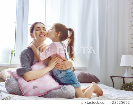 Happy loving family Happy loving family 28325662