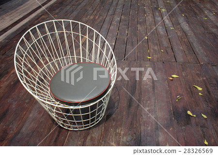 Vintage bench in garden 28326569
