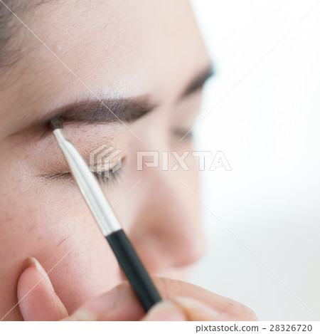 makeup beauty with brush eyebrow on pretty woman makeup beauty with brush eyebrow on pretty woman 28326720