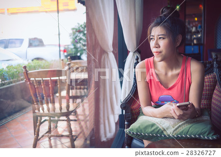 women lifestyle used a mobile phone in cafe coffee 28326727