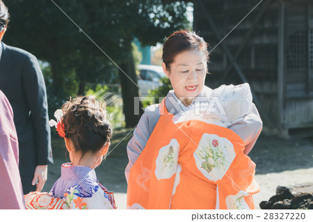 shrine visit, baby, infant 28327220