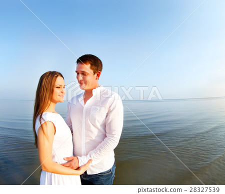 Young happy couple in love 28327539