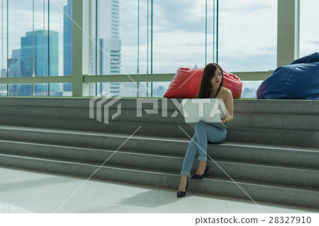 Beautiful Young Asian business women using laptop Beautiful Young Asian business women using laptop 28327910