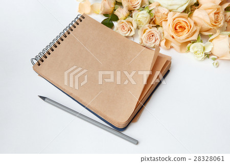 Roses buds as heart Roses buds as heart 28328061