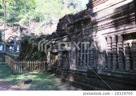 Wat Phu 28329705