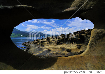 Coastal scenery, rock, cave 28330825