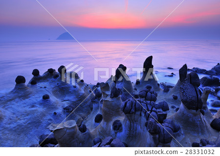 Rocky coast 28331032