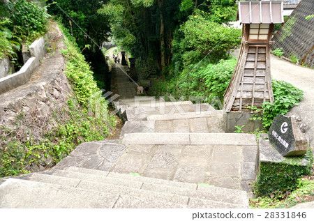 Saka that can see temples and churches "Temple and church landscape" Ichigo 28331846