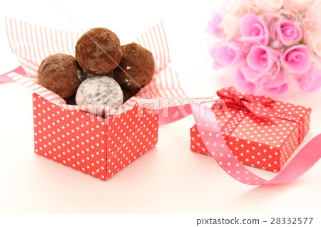Chocolate truffle 28332577